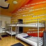 Hostal Heart Of Gold & Capsules